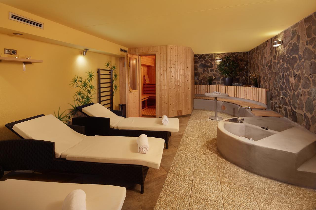 Jbx Resort Hotel Albatros Predni Vyton Exterior photo